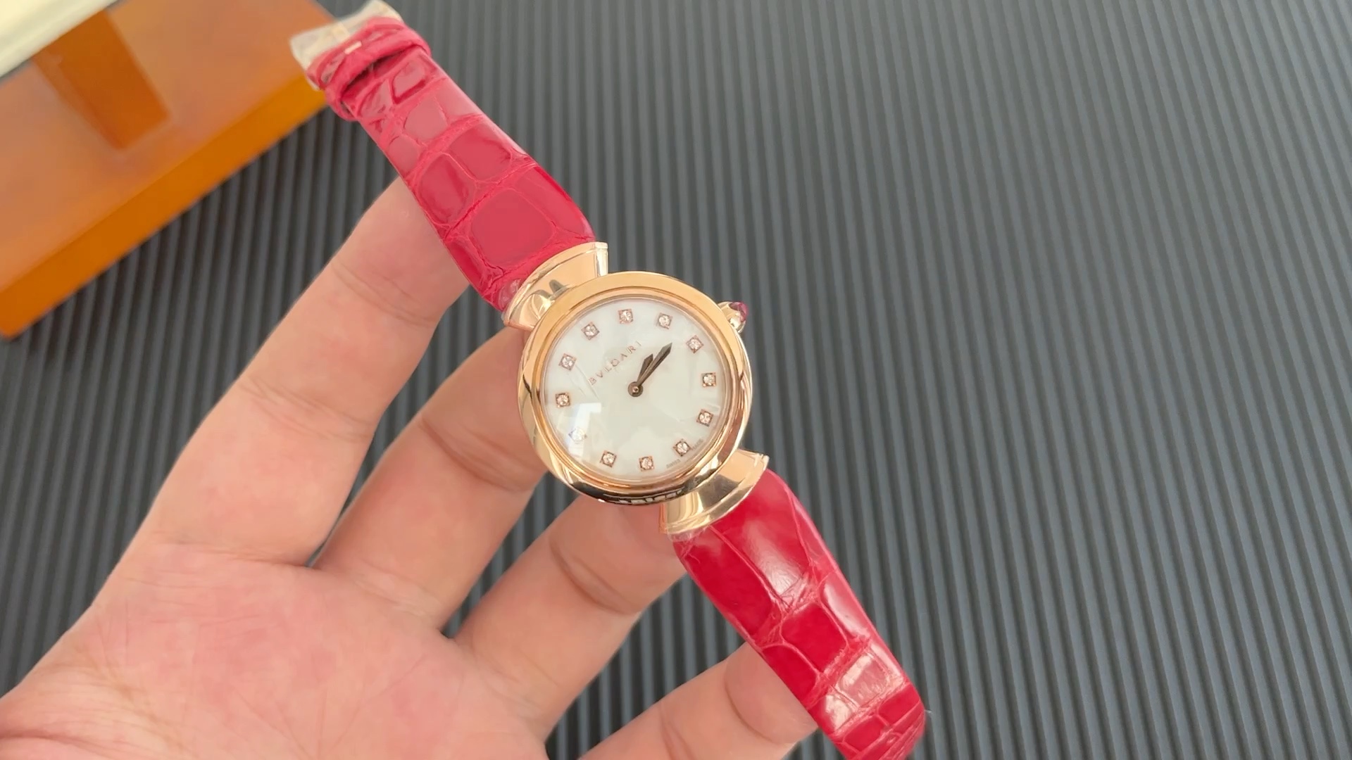 宝格丽女装 鳄鱼皮