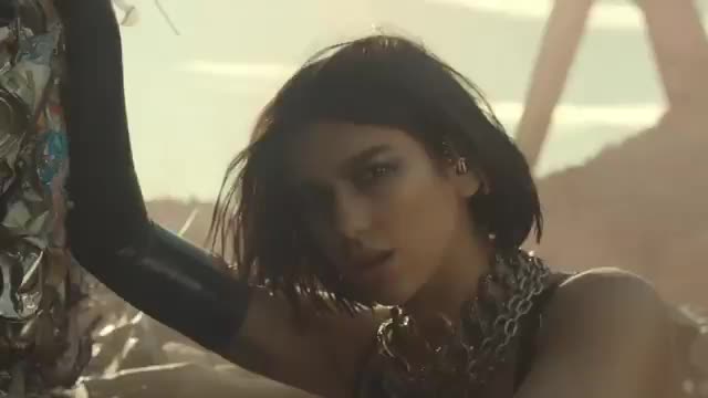 [图]Dua Lipa - Swan Song MV