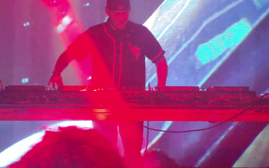 [图]iIllenium crawl outta love new live