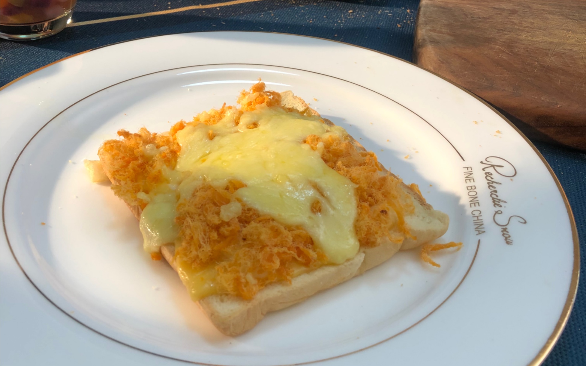 自己做的芝士肉松吐司口感不输披萨,绿豆饼芝士饼干也是一如既往的