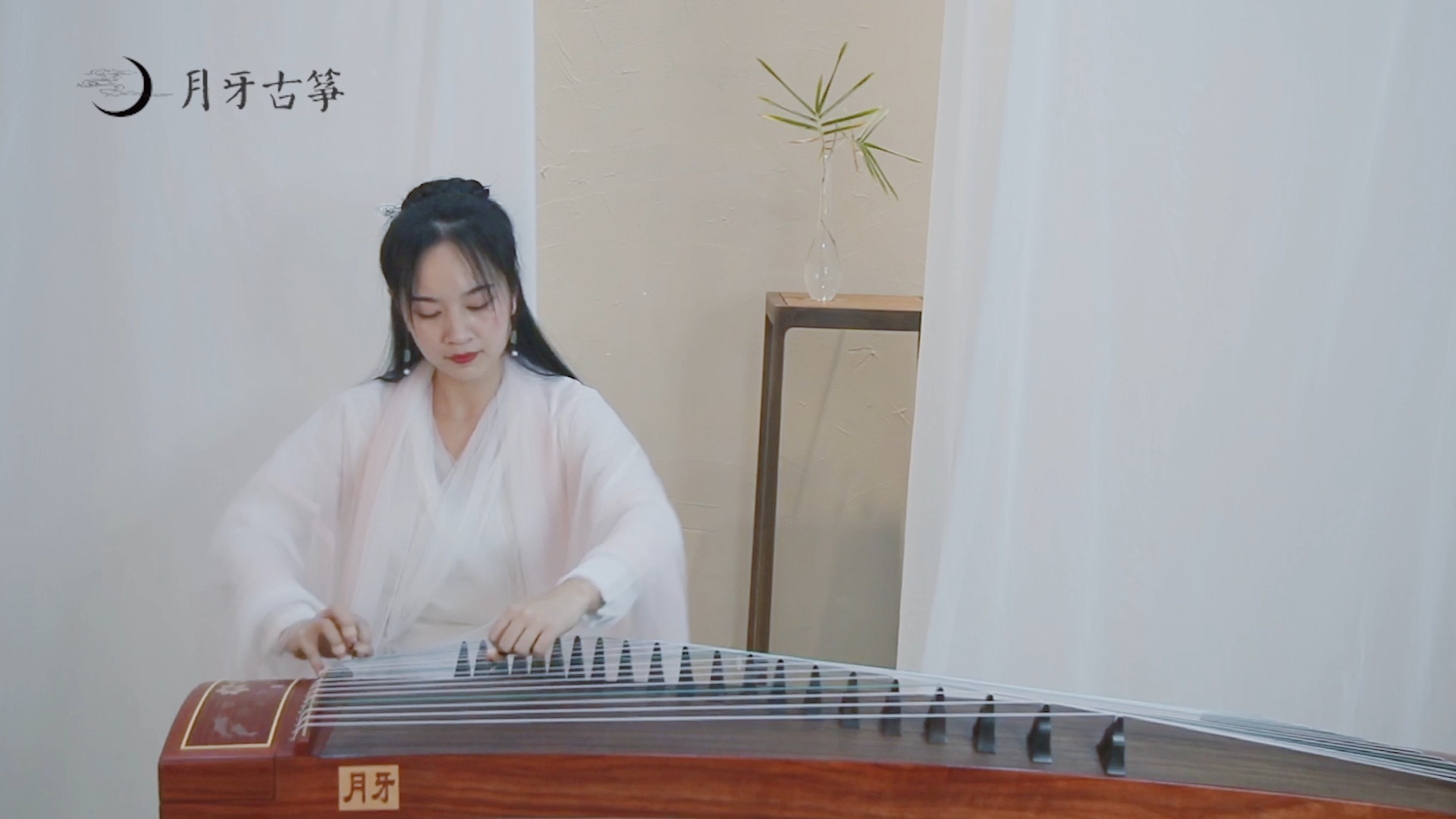 汉服美女古筝弹奏《半壶纱》