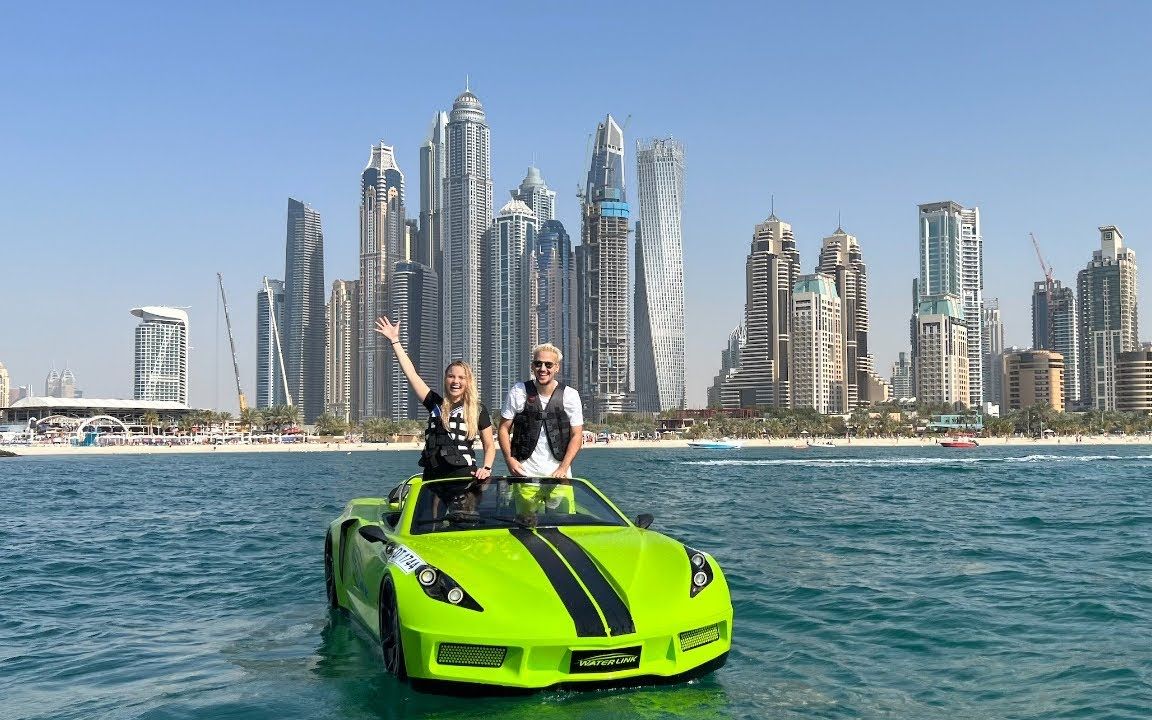 迪拜富翁的全新玩具,可以在水上行驶的法拉利!