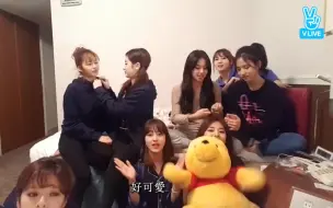 Descargar video: 【TWICE】橘里橘气的豆沙相互抚摸 姬王Sana撒欢现场看我傻娜操作就行了