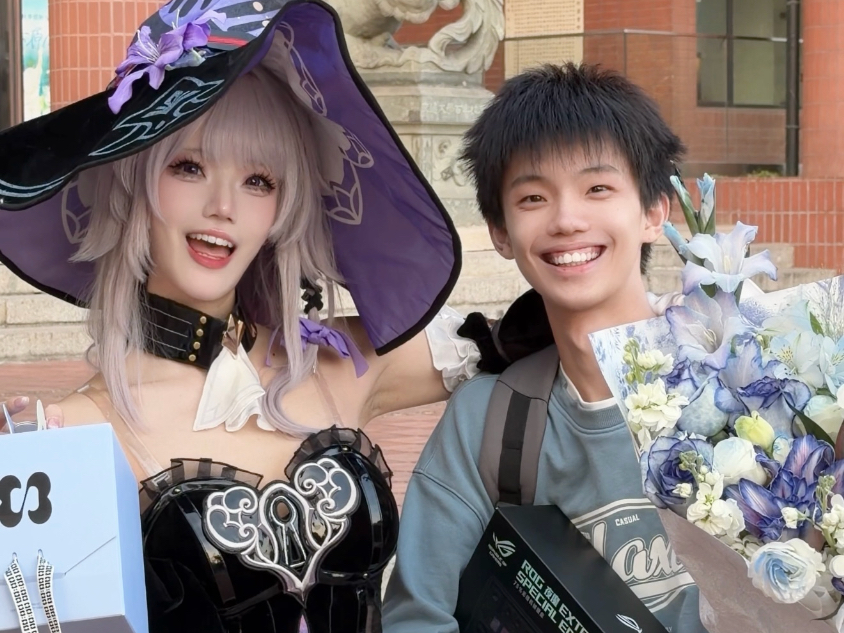 偷偷潜入老弟学校给他生日惊喜!