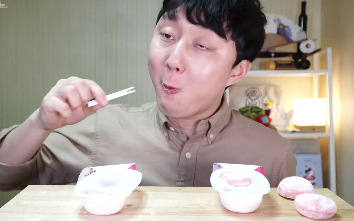 屋塔房小哥asmr eating sound 2p_哔哩哔哩 (゜-゜)つロ 干杯~-bili