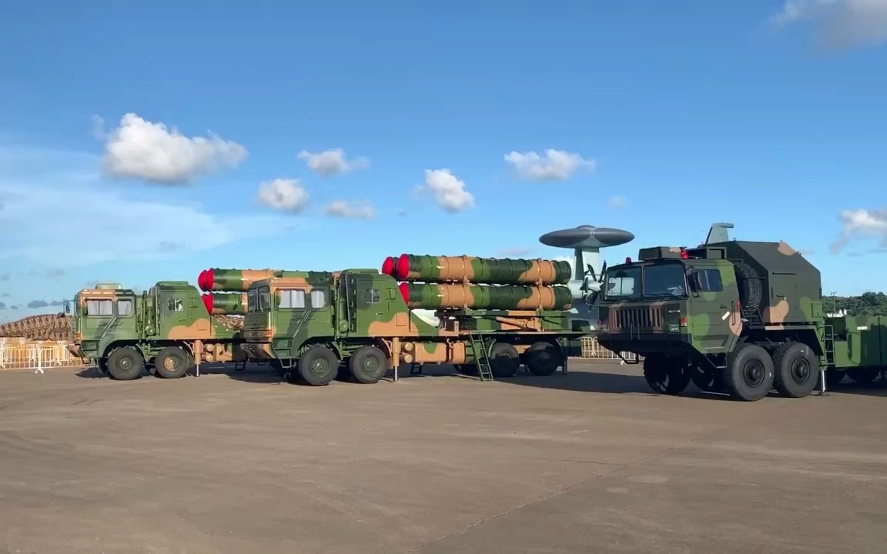 珠海航展现场的防空导弹系统 无侦-9"翔龙"大型侦察无人机亮相_哔哩哔