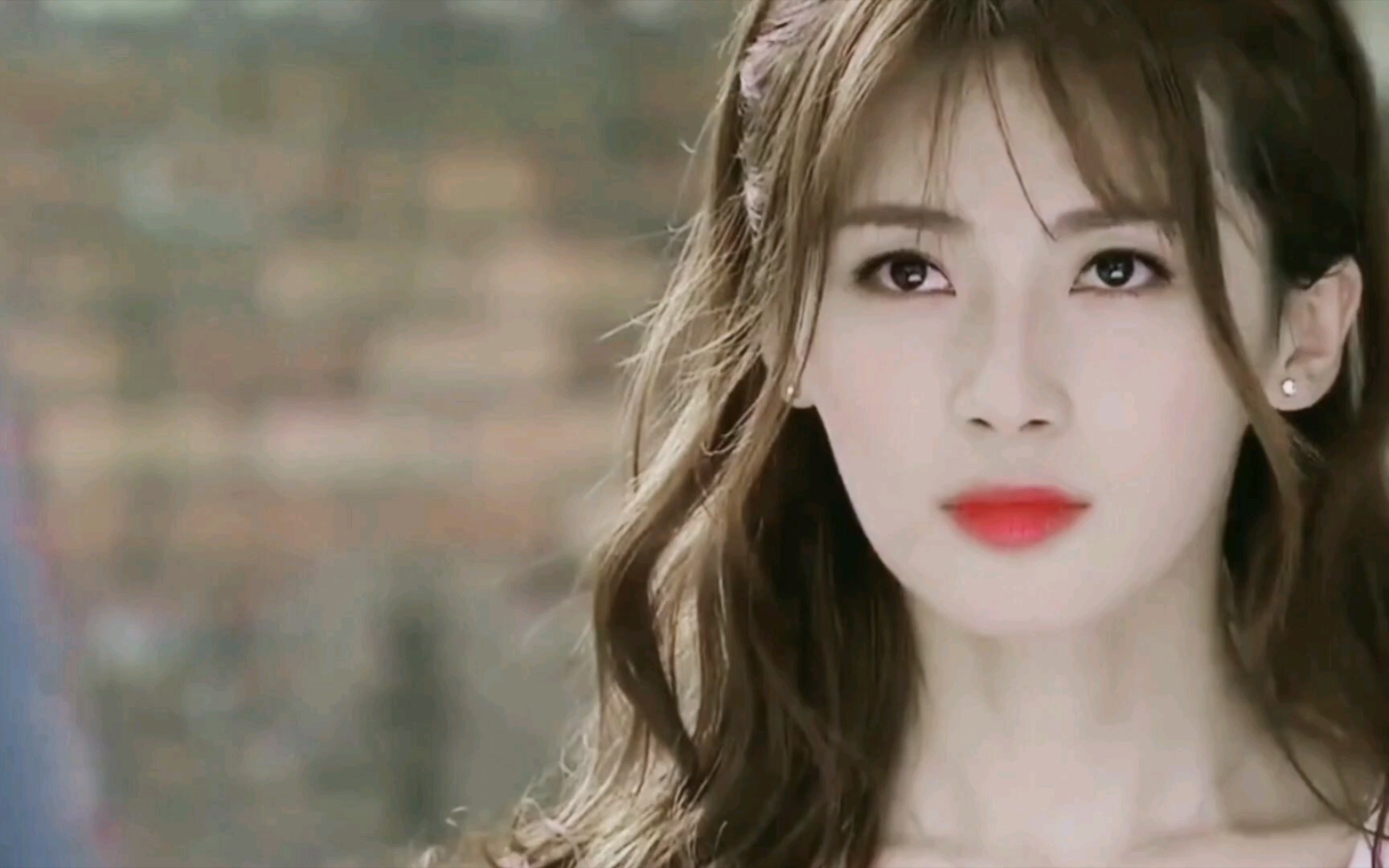 【路晨】当年一身白衣出场的李伊也是挺惊艳的