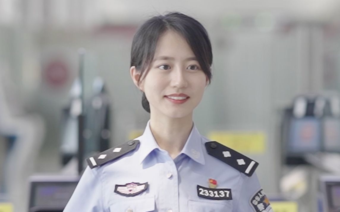 [图]我的这十年丨从军装到警服