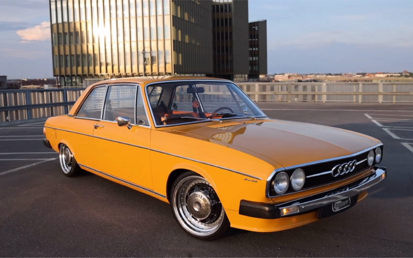 1975款奥迪100老车就是有味道但总觉得怎么马里马气的奥迪情怀老车