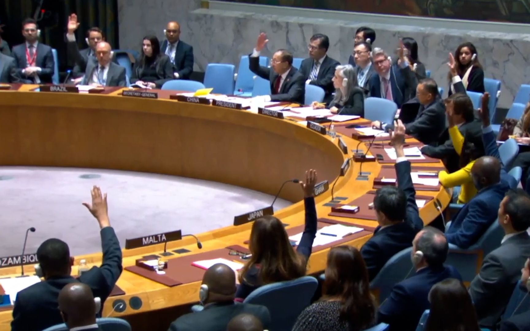 现场:安理会通过本轮巴以冲突以来首个停火决议 英美俄弃权