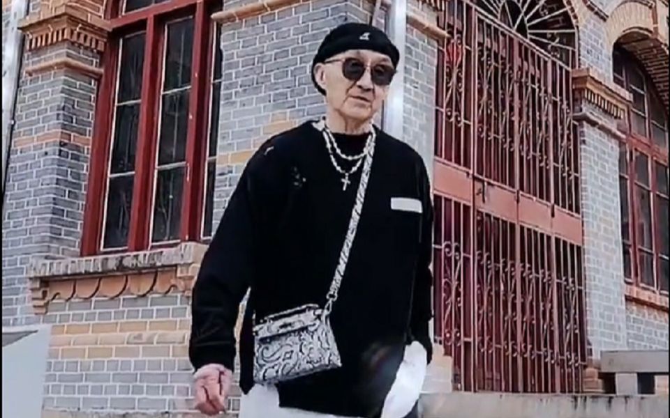 【康康和爷爷】如果你在路上遇见我,请切记!一定要来合照哟