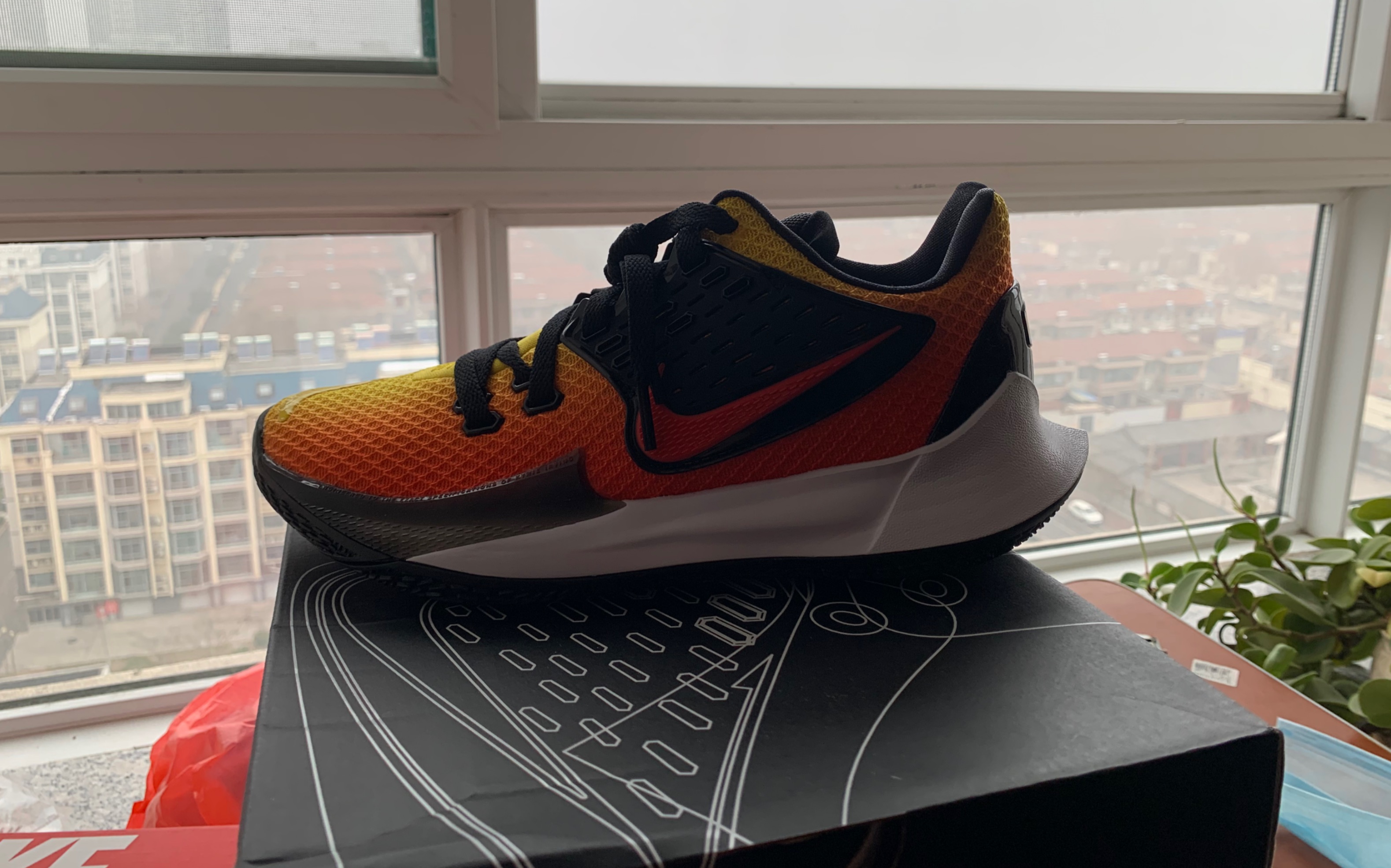 kyrie low 2欧文低帮二代球鞋展示
