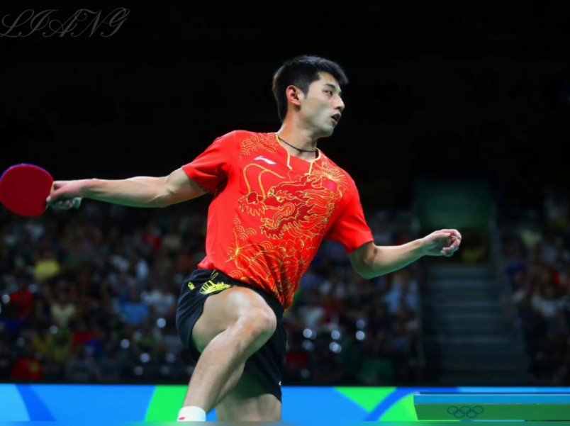 张继科男人中的男人,雄性中的雄性,身形高大强壮,双臂有力,步履稳健