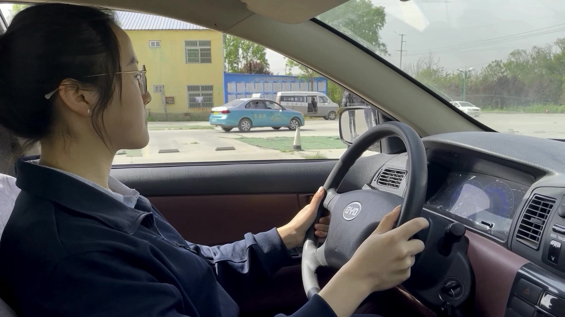 陕西大学生学车可领取政府补助,交大,陕科大学生练车实拍