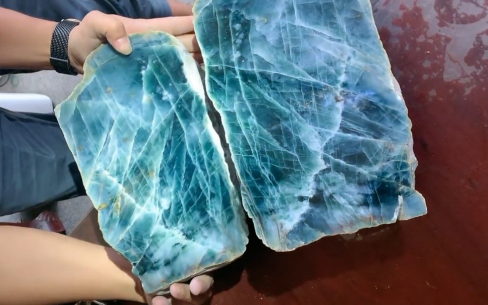 价值20000的百山桥老料子,一刀下去,终是让我见识到真正的帝王裂了