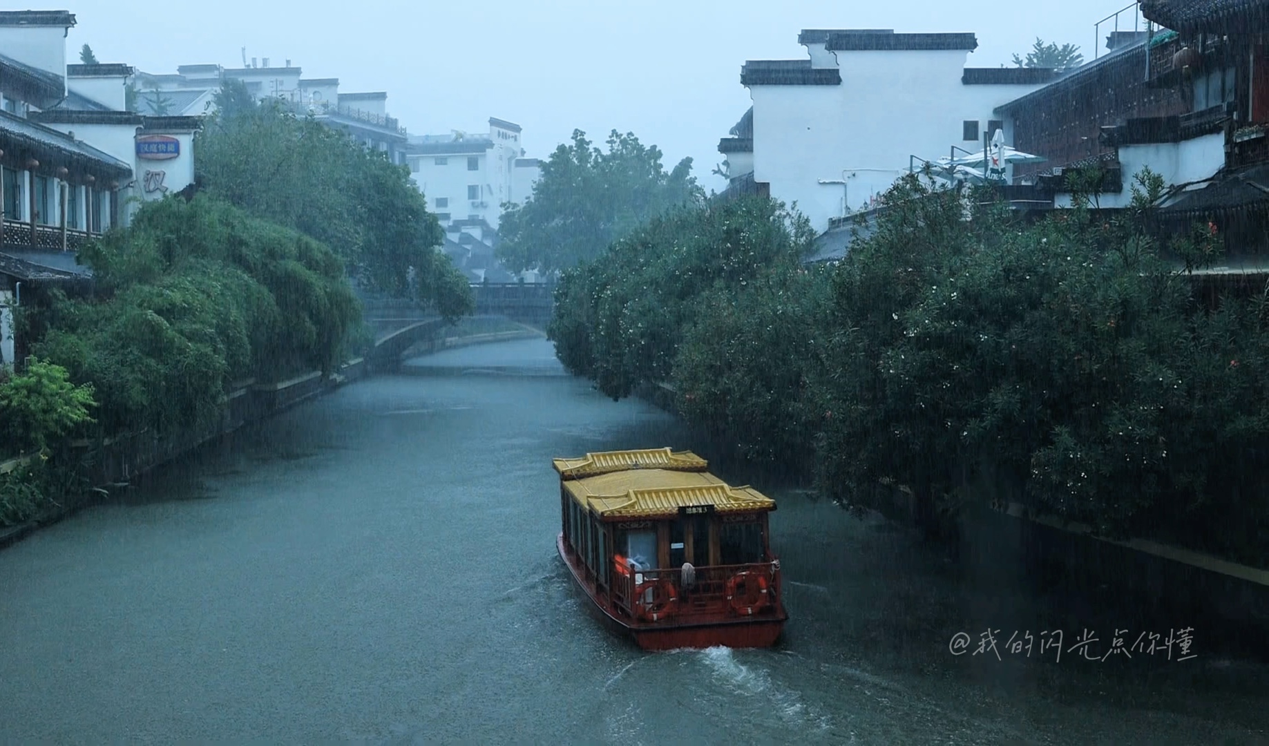 大雨中的夫子庙秦淮河,如同江南水墨画哔哩哔哩bilibili