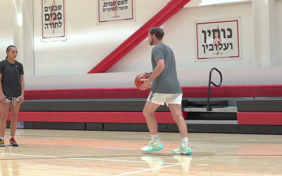 篮球训练犹豫步分解演示triggerstephesitation