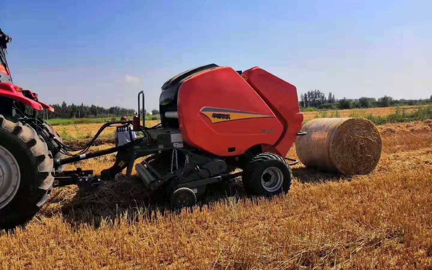 吉林长春华德圆捆机作业现场秸秆打包捆草网_哔哩哔哩 (゜-゜)つロ