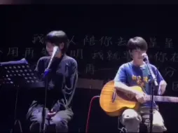 Download Video: 古早小黑，在破音的边缘疯游走，唱完内心窃喜：我没破音没破音哎