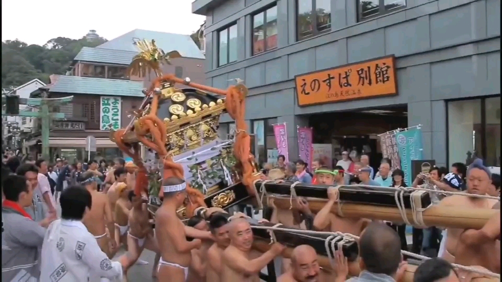 [图]2012年江之岛天王祭“神舆海中渡御”