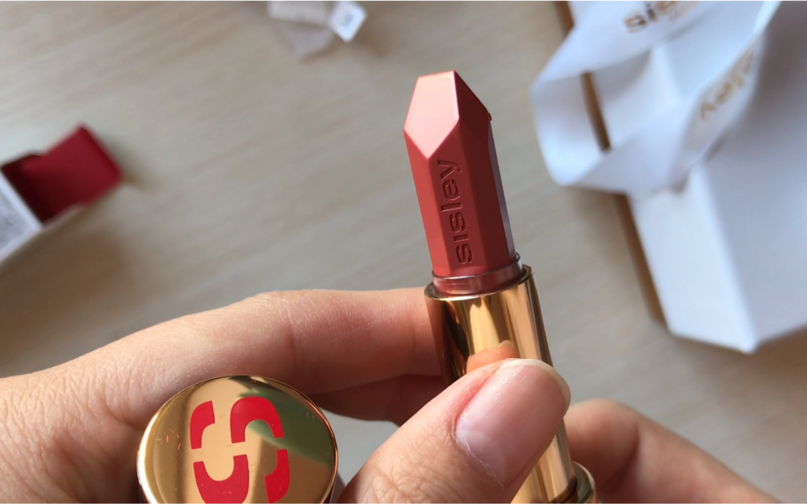 张颜齐推荐希思黎口红巴厘岛12号开箱和试色试色从134开始