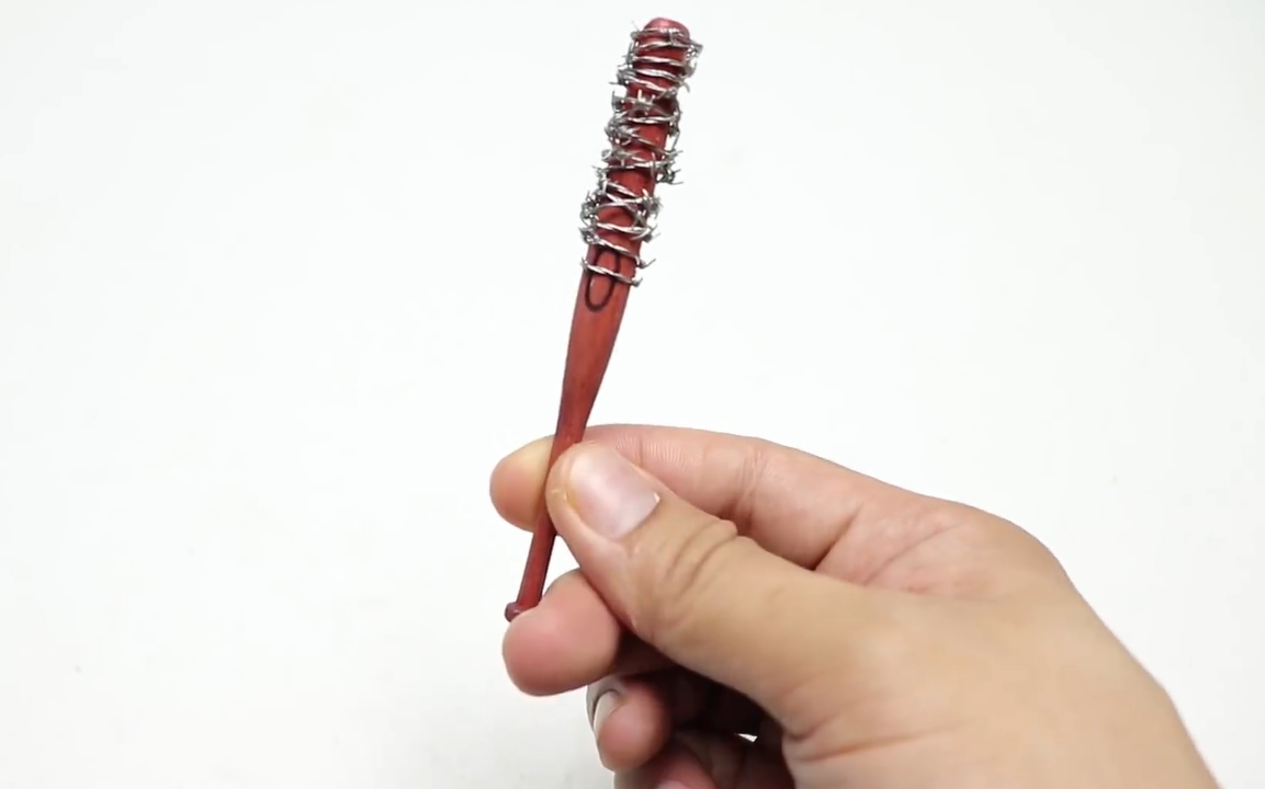(手工向)牛人用冰棍棒做出行尸走肉里尼根的棒球棒.