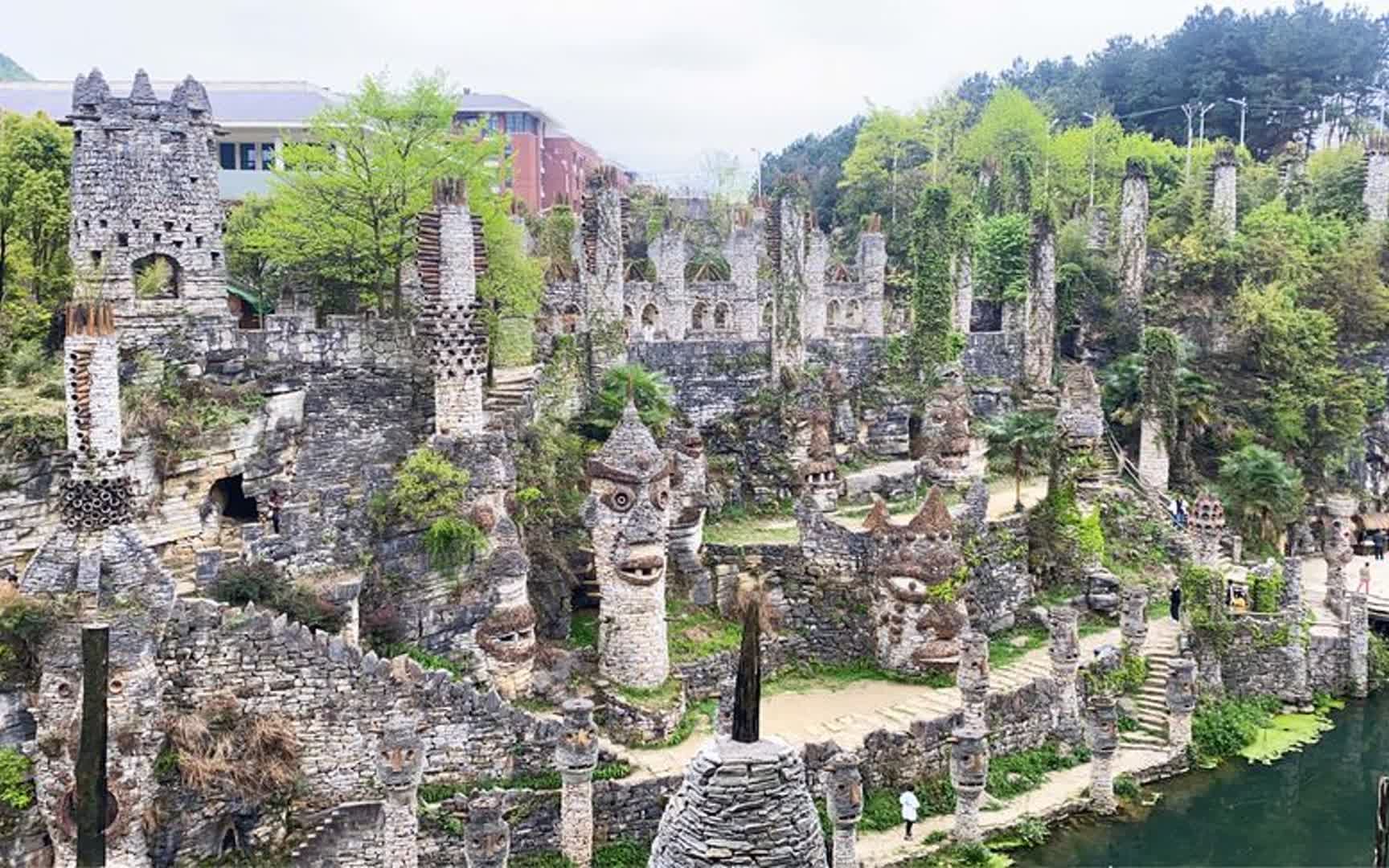 贵州发现价值上亿城堡!80岁老人借债300万,花20年打造石头王国