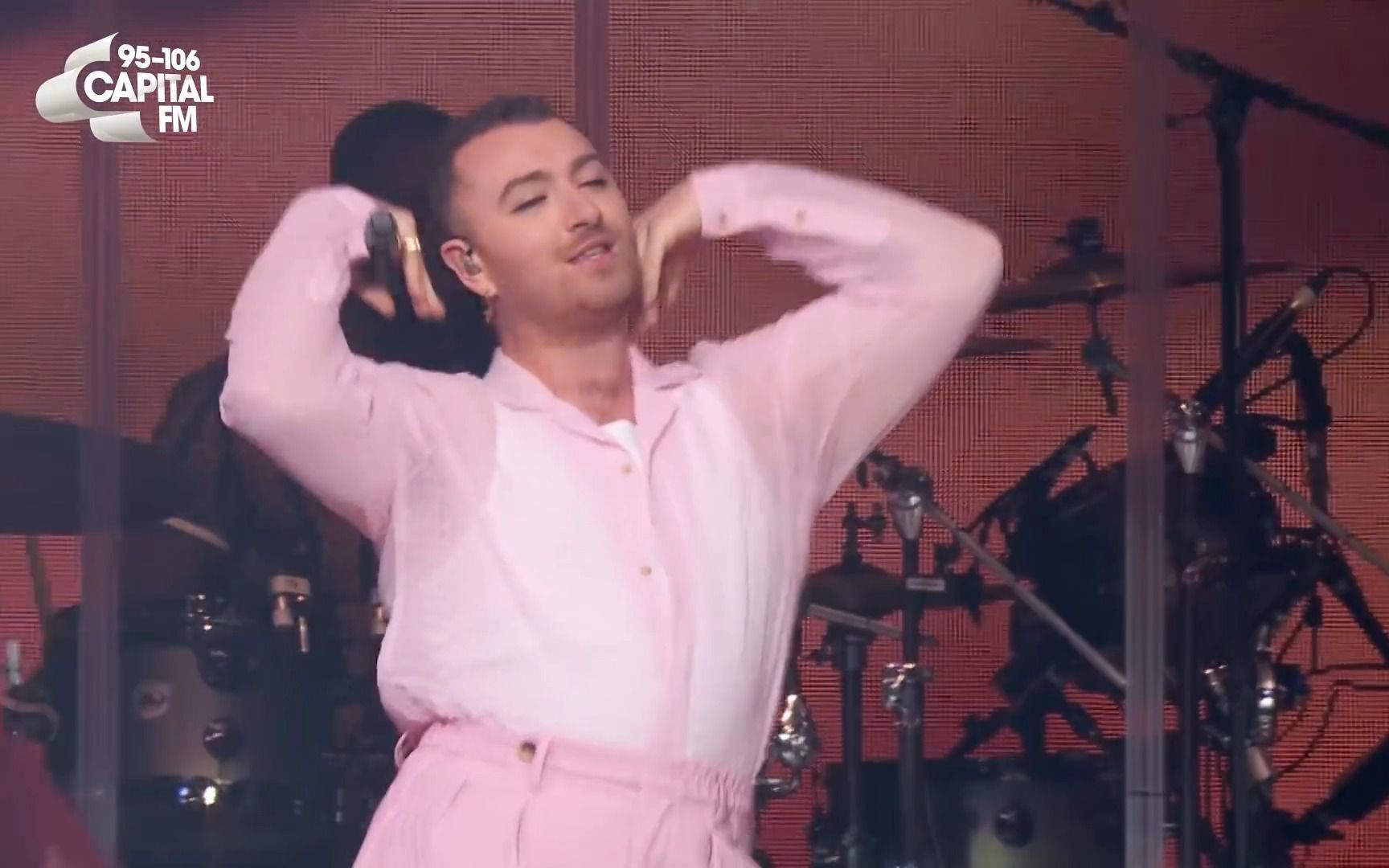 [图]好好听！骚姆Sam Smith《Dancing With a Stranger》音乐现场