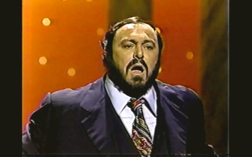 [图]yb*51岁的老帕唱“偷洒一滴泪”Una furtiva lagrima. Luciano Pavarotti（请勿随意模仿）