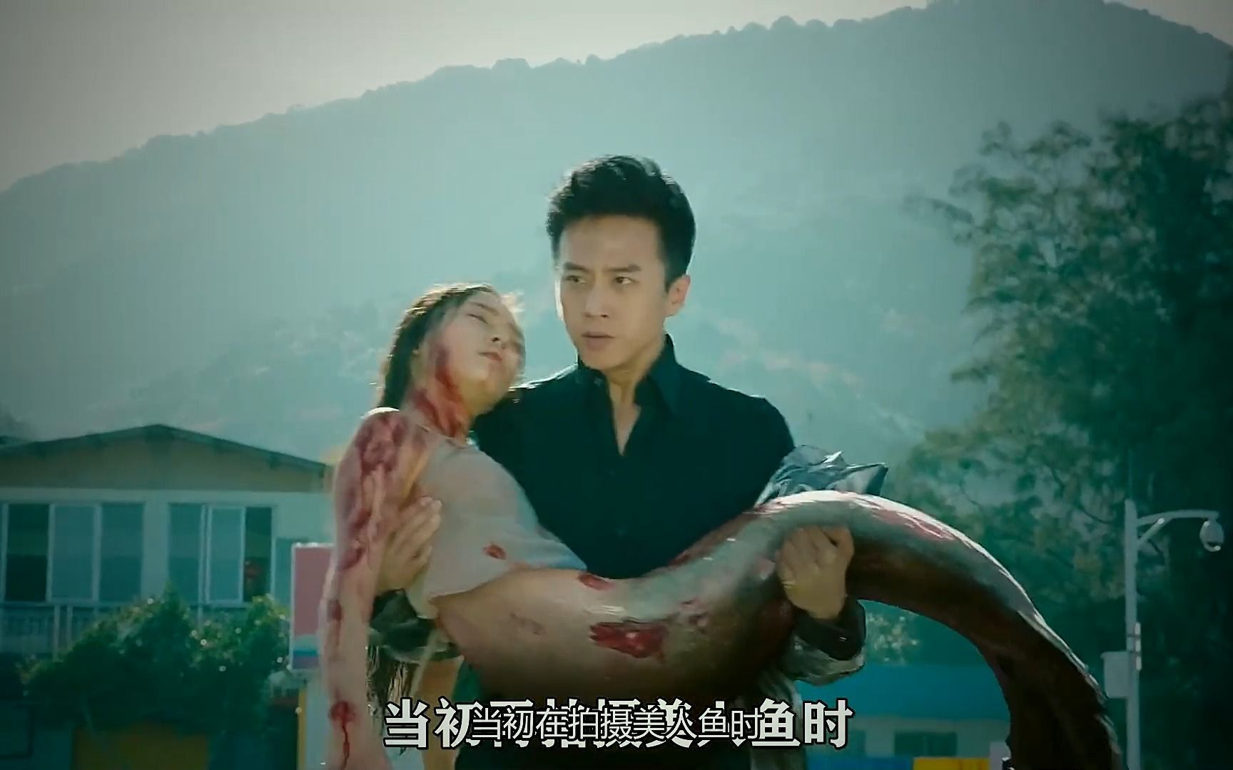 当初在拍摄电影《美人鱼》时,邓超与文章竟然为了票房抢主角