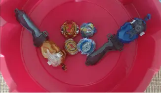 Video herunterladen: 【Beyblade Burst】感觉比DB盘好玩？DB陀螺大峡谷试玩体验