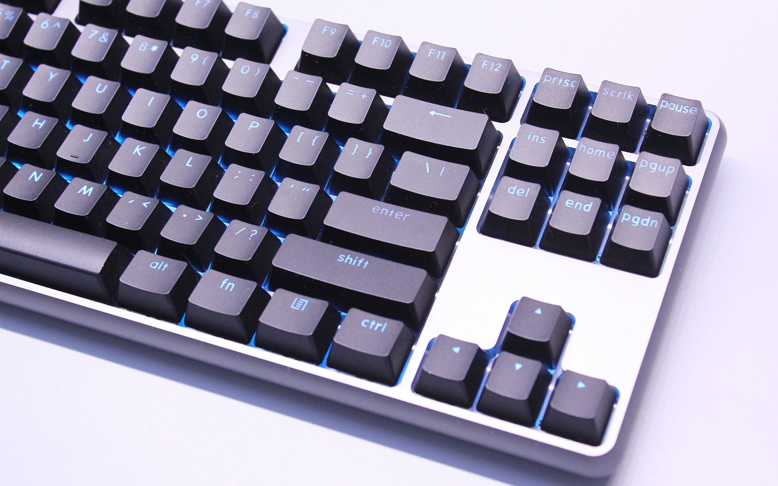 悦米机械键盘pro静音版换利奥波德leopold极星灰轴外加大键调教后的