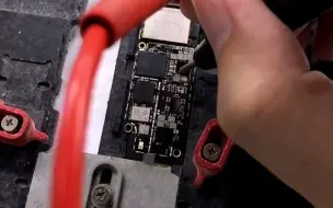 Télécharger la video: 基带通病，iPhoneXR手机无服务被修报废，上家动了哪为何无法修复