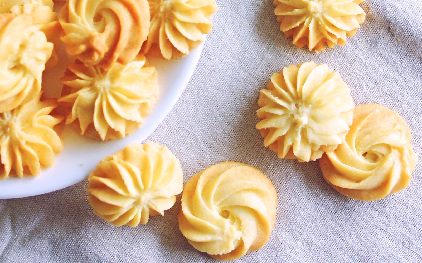 【最简单没有之一的曲奇】酥脆!酥脆!酥脆!可以冷冻起来做切片饼干! - 哔哩哔哩 【最简单没有之一的曲奇】酥脆!酥脆!酥脆!可以冷冻起来做切片饼干! - 哔哩哔哩