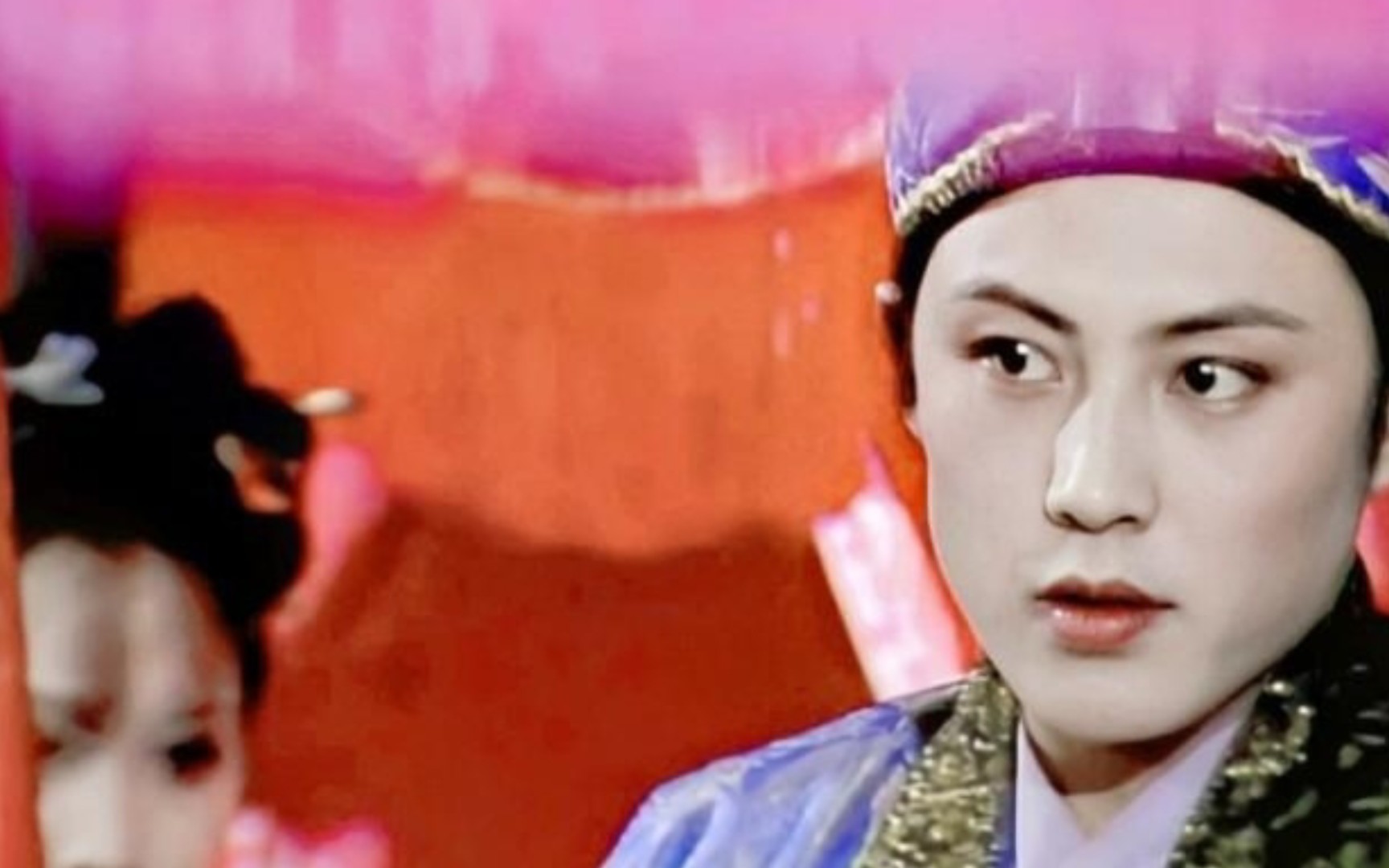 红楼梦中贾琏是个长相俊美的男子,是浪荡公子,嗜色如命,挥霍无度