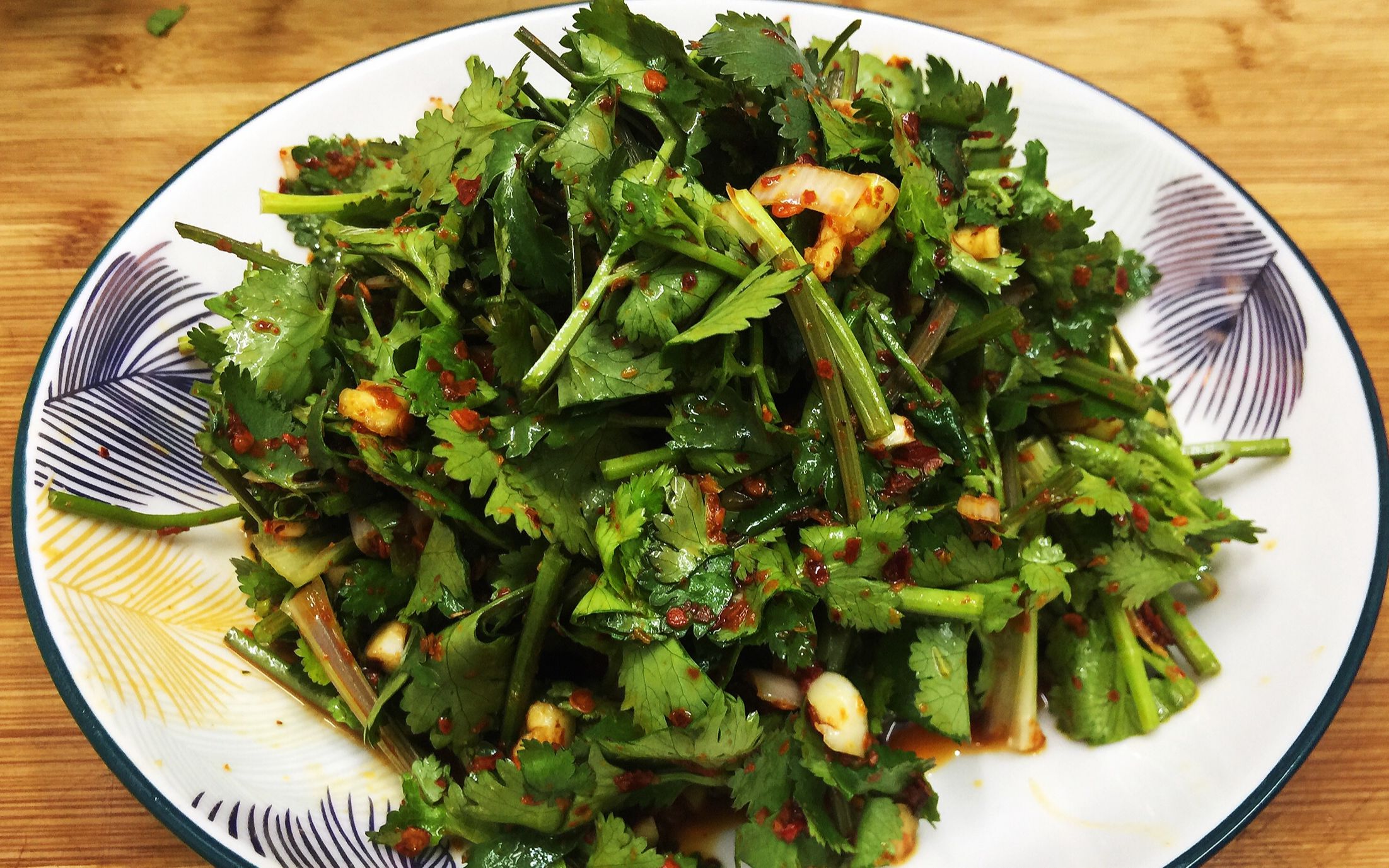 活动  凉拌香菜的做法,入冬第一道凉菜就要做出,香辣酸的味道