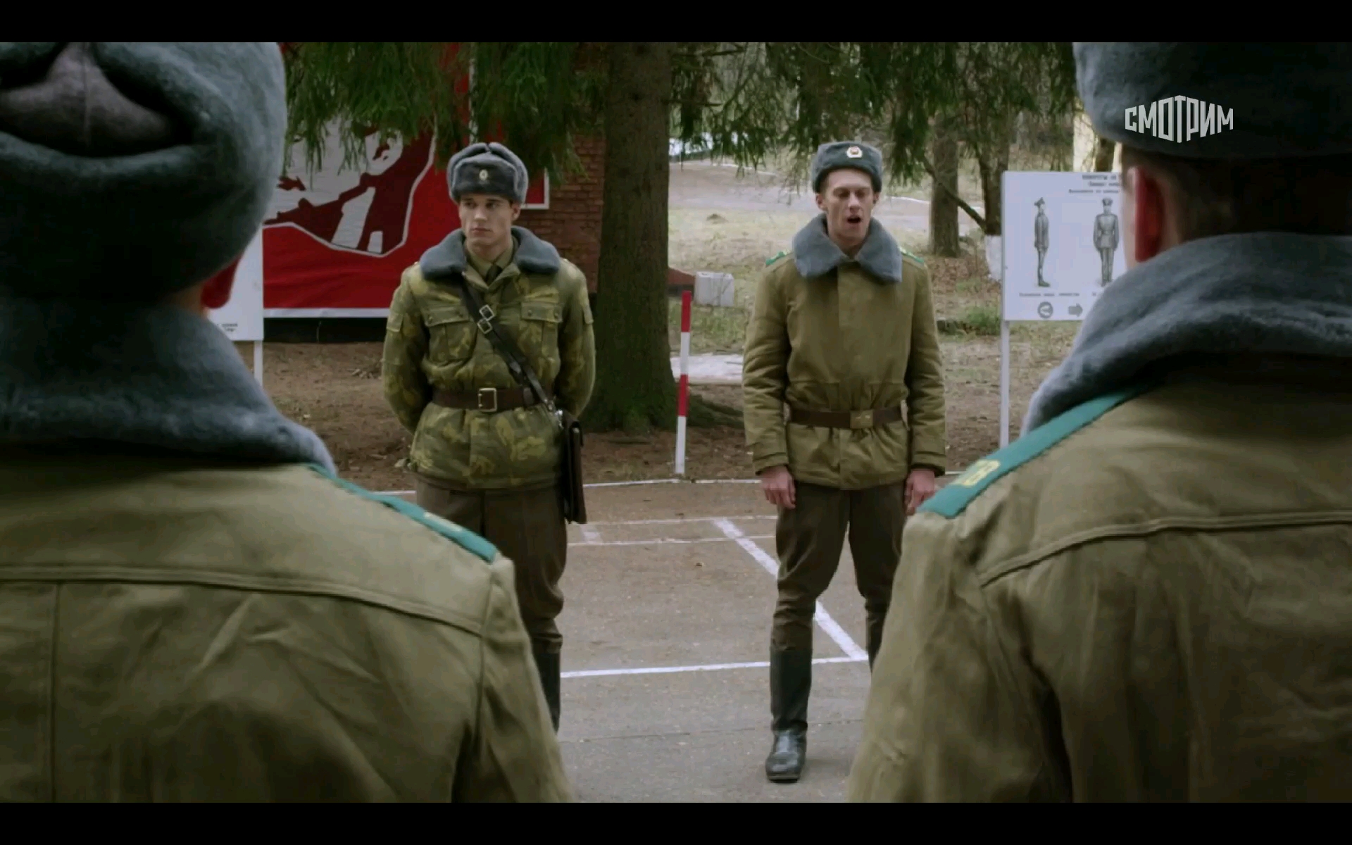 苏军马靴帅哥军官与士兵谈心