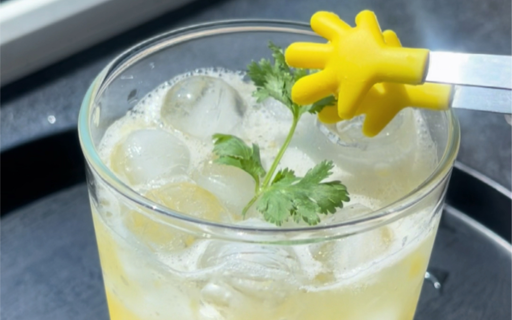 老盐菠萝气泡水,好好喝啊.