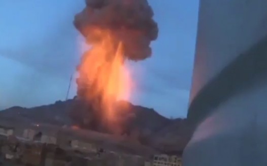 也门首都萨那，Nuqom山大爆炸（2015.5.11）