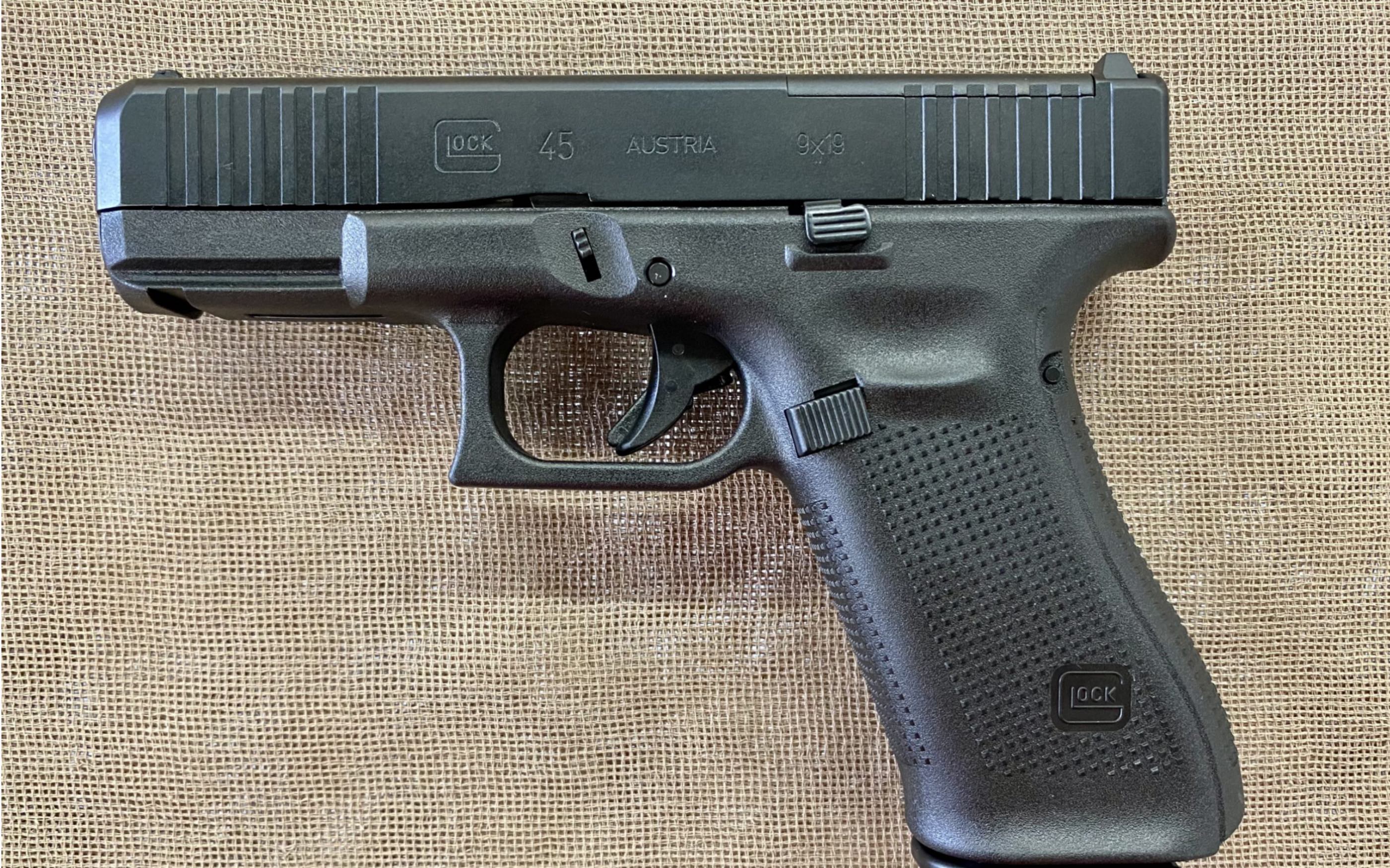 拿glock 45参加实用射击比赛