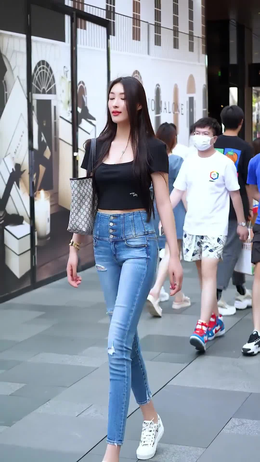 高颜值美女 #很哇塞的小姐姐 #好看的小姐姐 这也太好看了吧@王语会