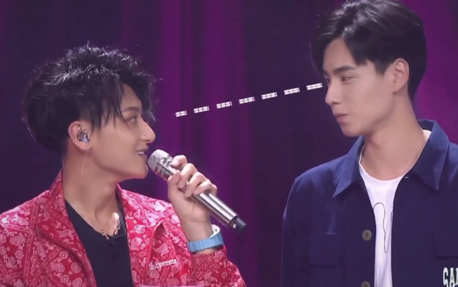 【胡一天/黄子韬 娱乐圈!甜宠文!】(我瞎说的