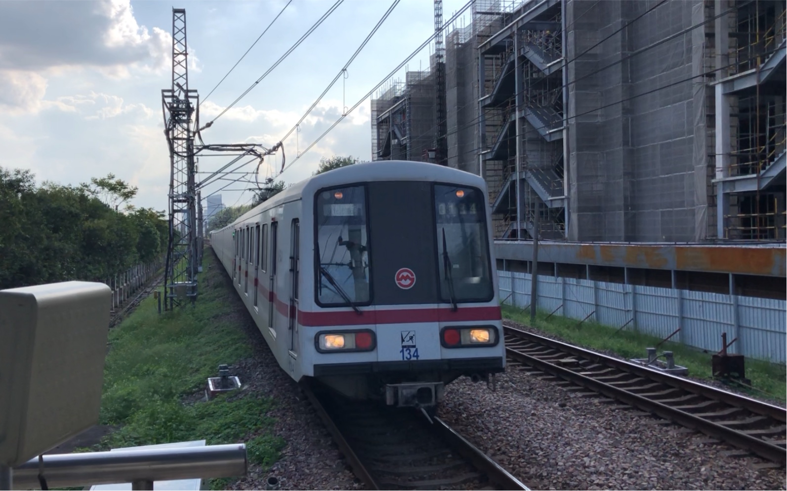 上海地铁1号线伪八134号车进莲花路站莘庄往富锦路方向