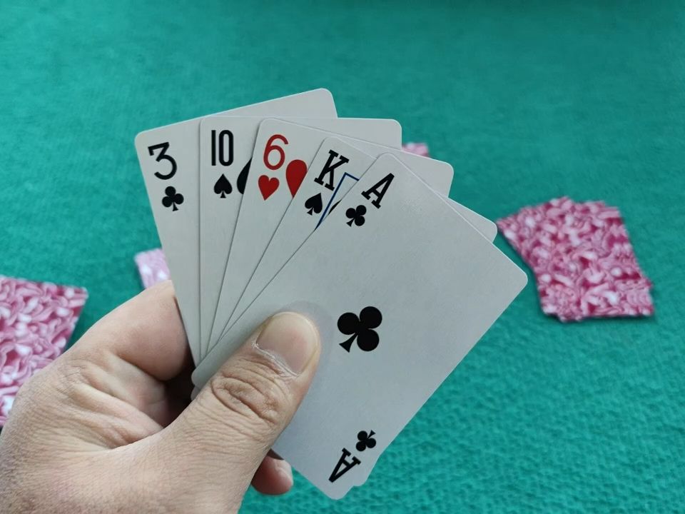 专业斗牛扑克手把手教学,教你如何运用洗牌发牌抓牌口诀公式稳赢!