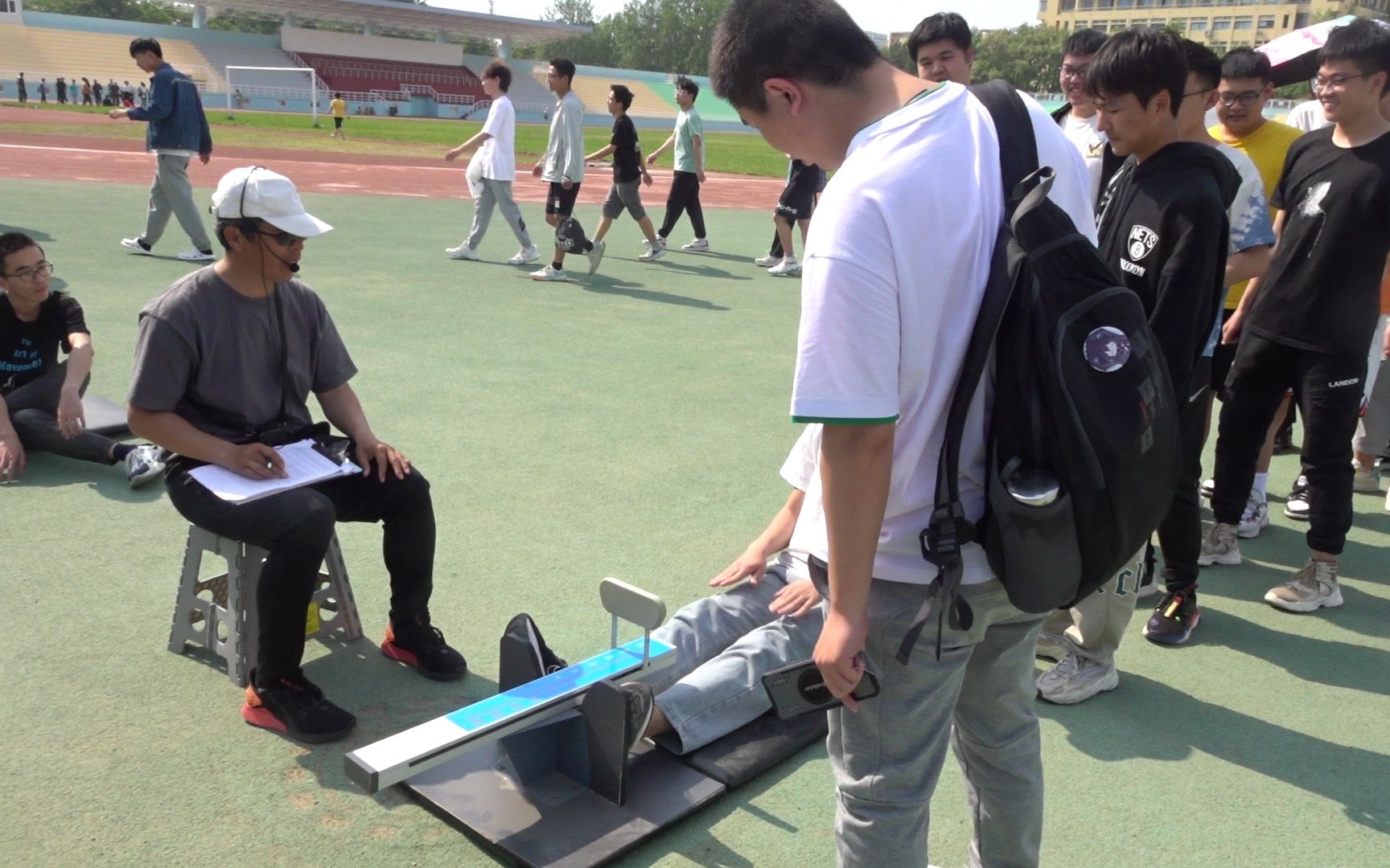 坐位体前屈:青岛大学2023年5月23日周二下午2021级体育课体测