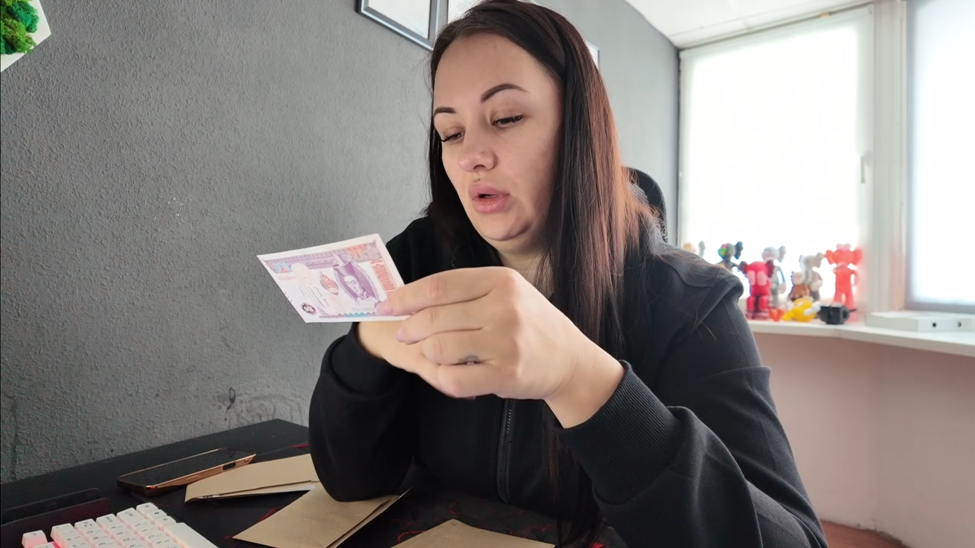 沉浸式拆开5个世界纸币盲盒！居然抽到了我最想要的它！包