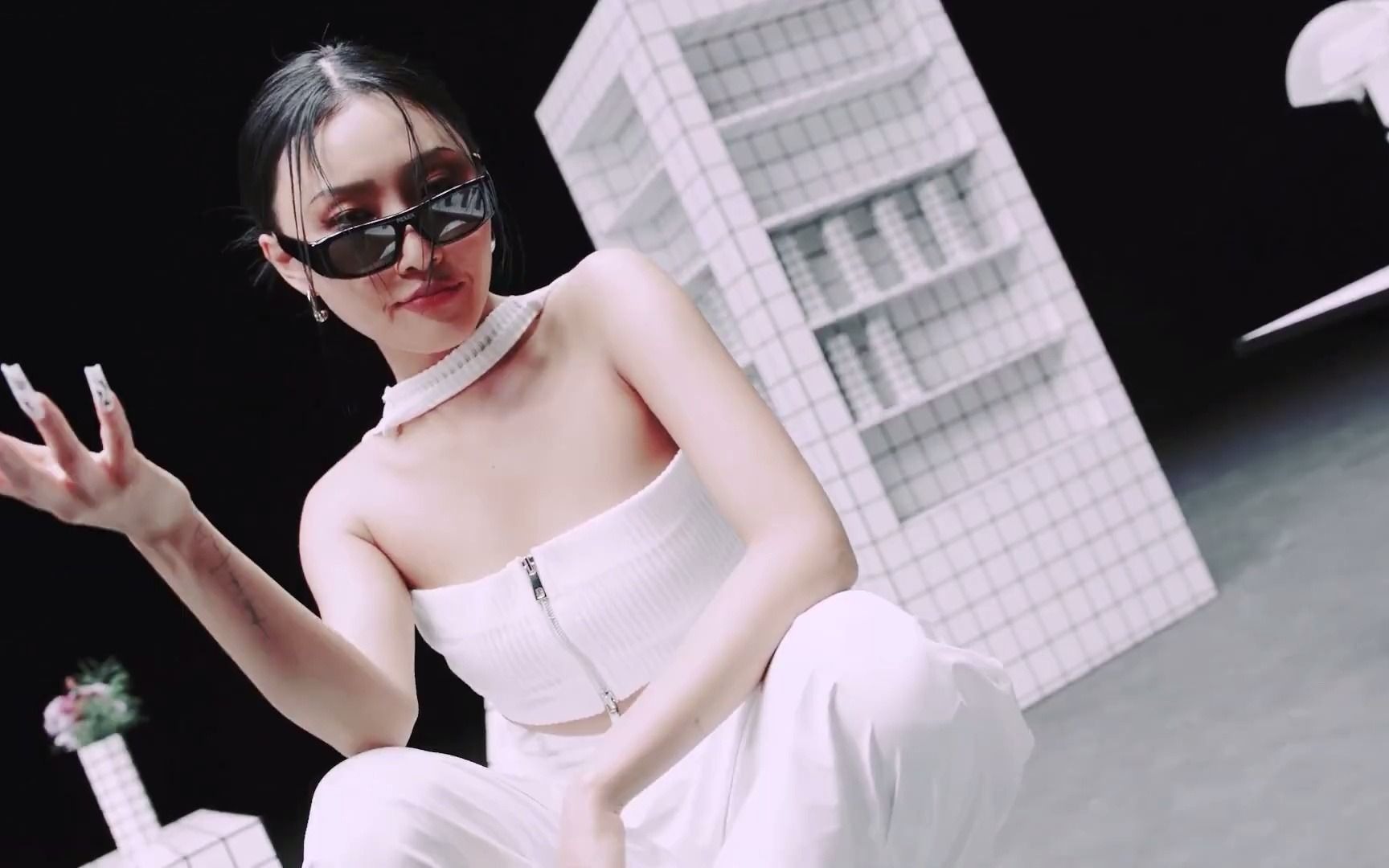神曲爆火预定【华莎《i'm a bitch》mv预告公开