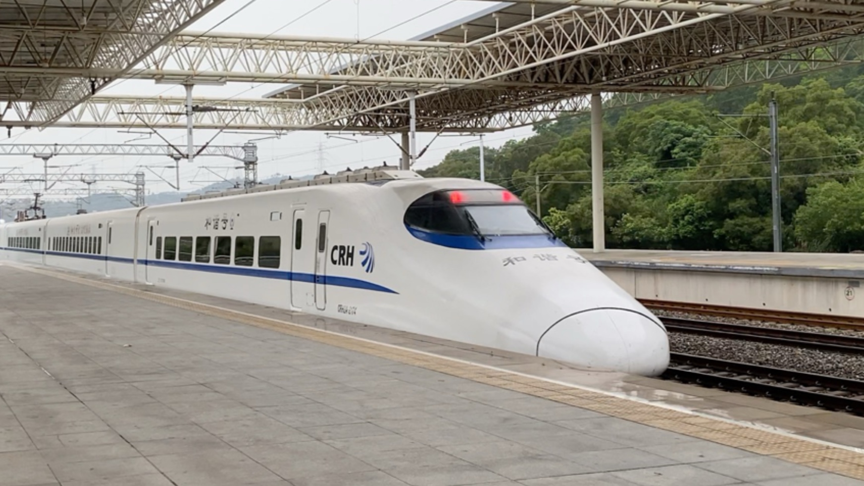 重联非统型crh2a型动车组福清站出站