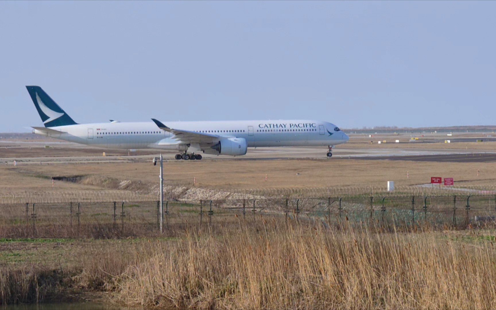 【4k】手持小米12su拍摄国泰350-1000浦东机场降落和起飞