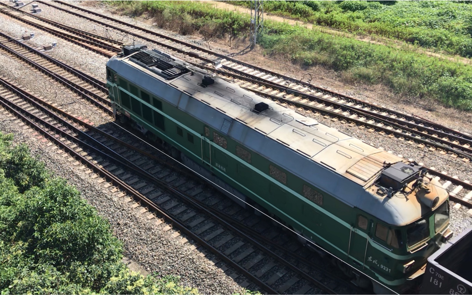 西局西段东风4-9331牵引大列空敞车进站_哔哩哔哩_bilibili